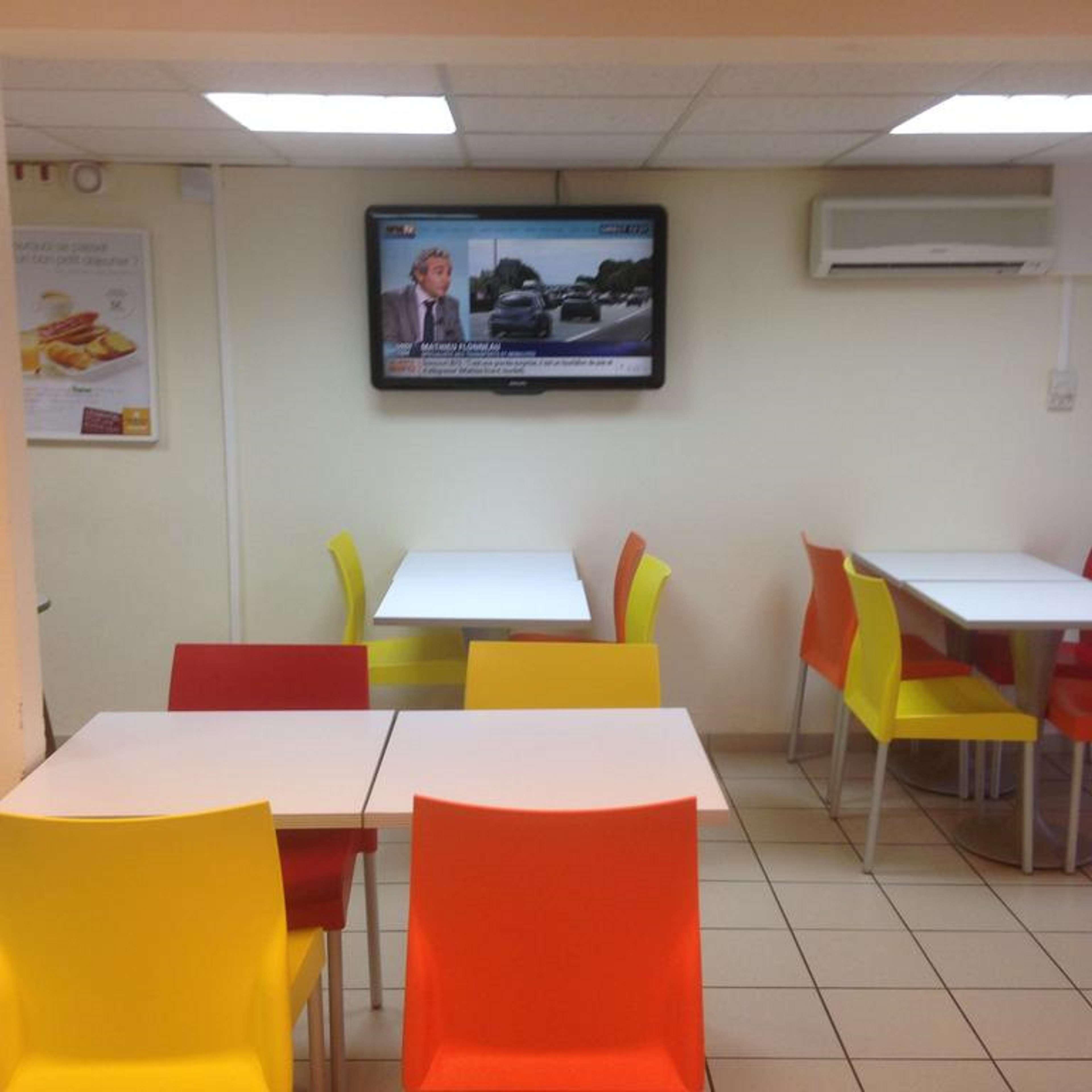Kyriad Niort - La Creche Bagian luar foto