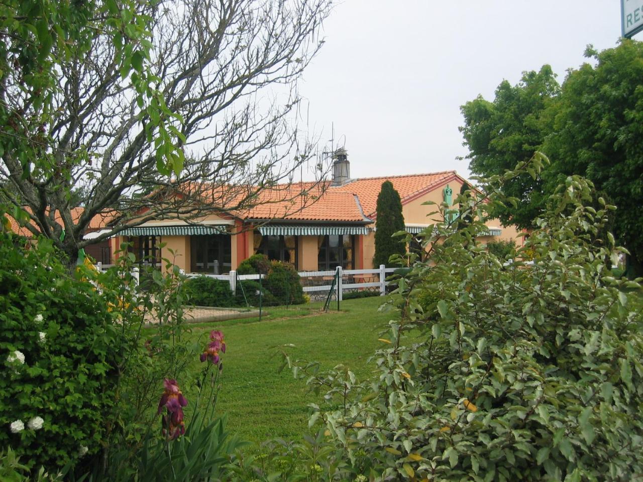 Kyriad Niort - La Creche Bagian luar foto